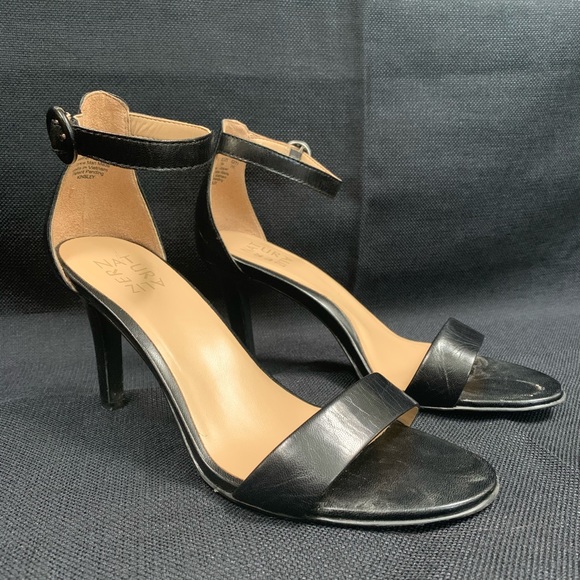 Naturalizer Heels - Picture 3 of 3